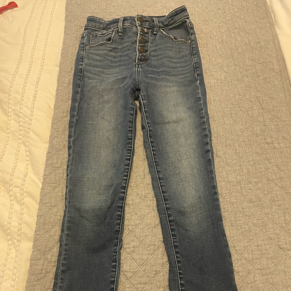 Abercrombie ripped end capris